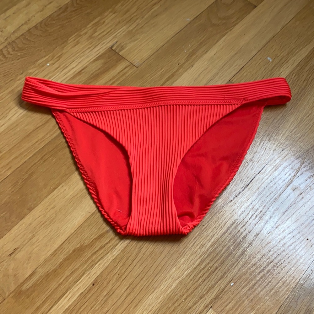 hollister low waisted bikini bottom